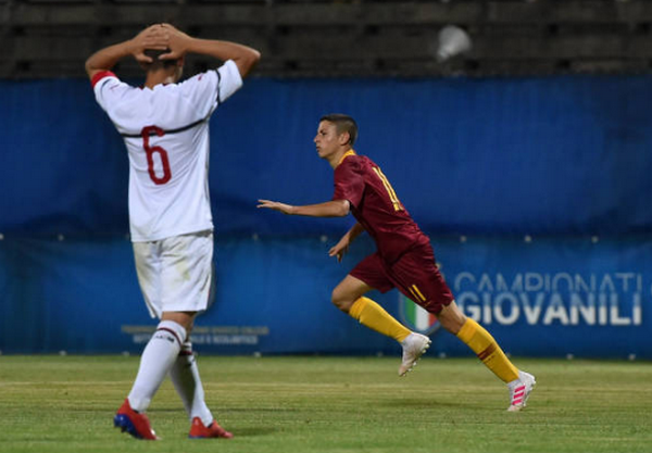 Vô địch không ăn mừng, U15 Roma làm điều bất ngờ với 'nạn nhân' - Bóng Đá
