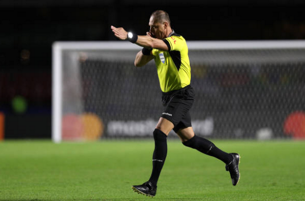 VAR tiếp tục xuất hiện tại Copa, định đoạt luôn trận đấu - Bóng Đá