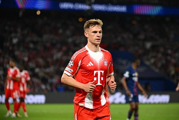 Tiền vệ trung tâm: Joshua Kimmich – 6.5 Với tấm băng đội trưởng trên tay, Kimmich nỗ lực điều tiết nhịp độ nhưng hoàn toàn bất lực trong việc ngăn chặn PSG tổ chức chuyển trạng thái nhanh. Dù vẫn có những đường chuyền chất lượng, anh không thể giúp Bayern kiểm soát hoàn toàn khu vực trung tuyến.