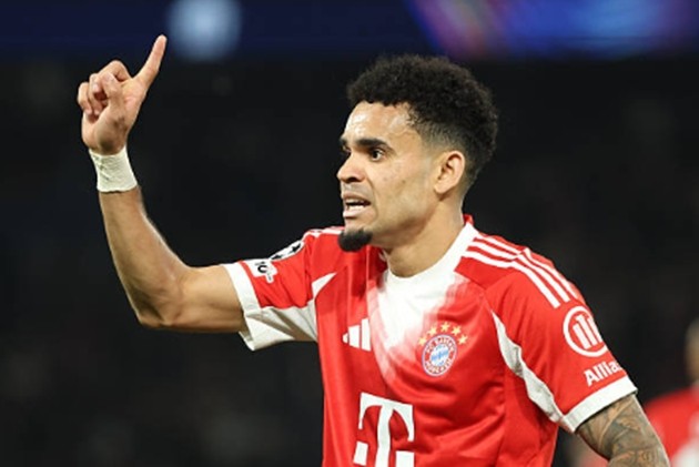 Tiền vệ cánh trái: Luis Diaz – 6.9 Ngôi sao người Colombia tiếp tục chứng minh giá trị với bàn thắng rút ngắn tỉ số xuống 4-5 ở phút 68. Diaz luôn khiến hàng thủ PSG phải vất vả theo kèm nhờ tốc độ và khả năng đột phá dũng mãnh, đồng thời đóng vai trò then chốt trong các pha phản công của Bayern.