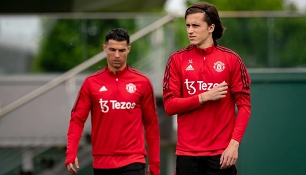 từng là cầu thủ của Man United.