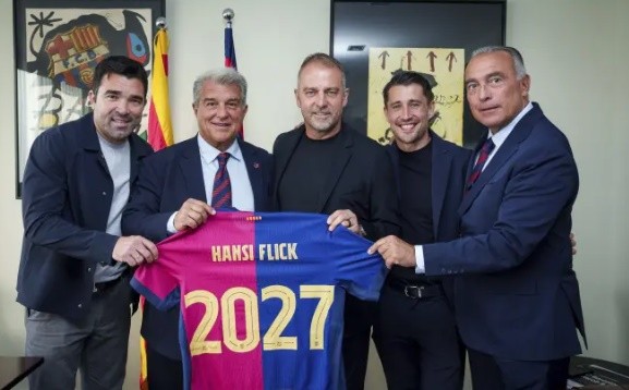 Thượng tầng Barca hài lòng với những gì Flick đã làm.