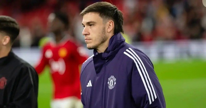  Ugarte khả năng sẽ rời MU mùa hè này.