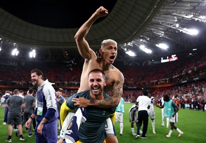 Alfie Whiteman từng khoác áo Spurs.