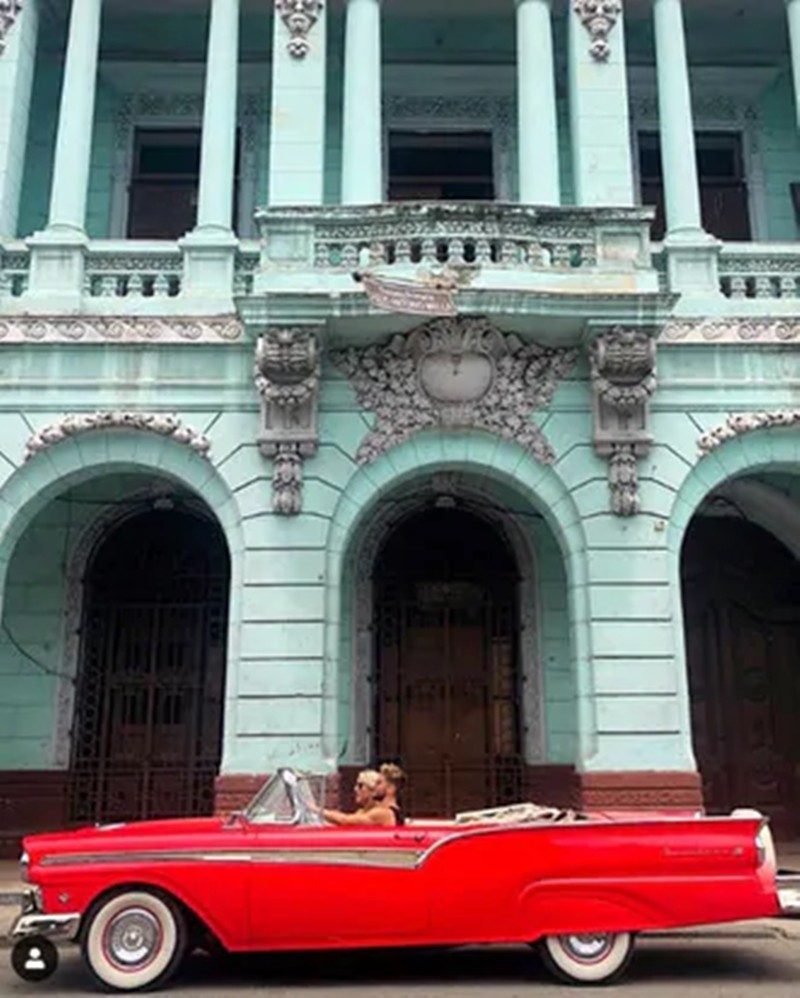 Tạm rời xa bóng đá, sao Napoli sang Cuba chăn ngựa - Bóng Đá