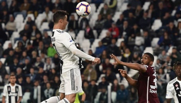 Hành động đẹp của CĐV Juventus ở Derby della Mole với Torino - Bóng Đá