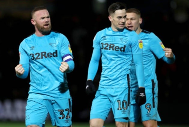 Rooney ghi bàn đầu tiên tại Anh sau hơn 2 năm, CLB dính thẻ đỏ thua đội bét bảng - Bóng Đá