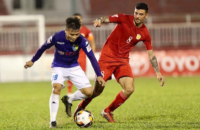 CĐV Hải Phòng đốt pháo sáng, Hà Nội nhận án phạt cực nặng - Bóng Đá