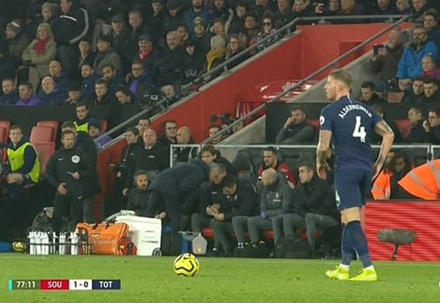 Jose Mourinho: I was rude to an idiot, says Tottenham manager after booking - Bóng Đá