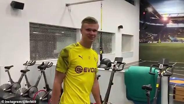 Here's Haaland! Borussia Dortmund's £17m new boy checks in for his first day at his new club and tells the cameras 'I'm happy!' - Bóng Đá
