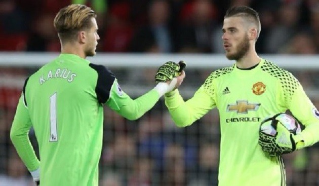 NHM dậy sóng: Karius đã truyền năng lực cho De Gea! - Bóng Đá