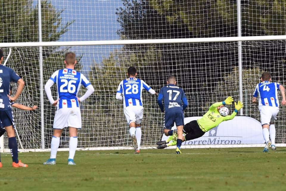 Đoàn Văn Hậu đá 45 phút trong ngày Heerenveen giành chiến thắng sít sao - Bóng Đá