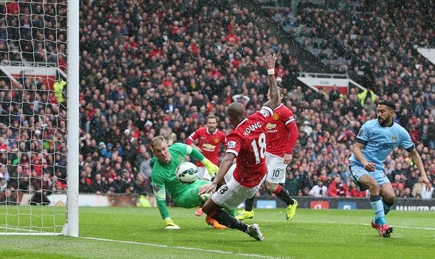 10 khoảnh khắc đáng nhớ của Young tại MU: Bay giữa ngân hà; hủy diệt Arsenal - Bóng Đá