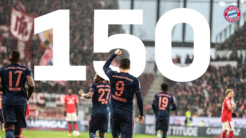 Robert Lewandowski coring his 150th goal in 179 Bundesliga matches for FC Bayern - Bóng Đá