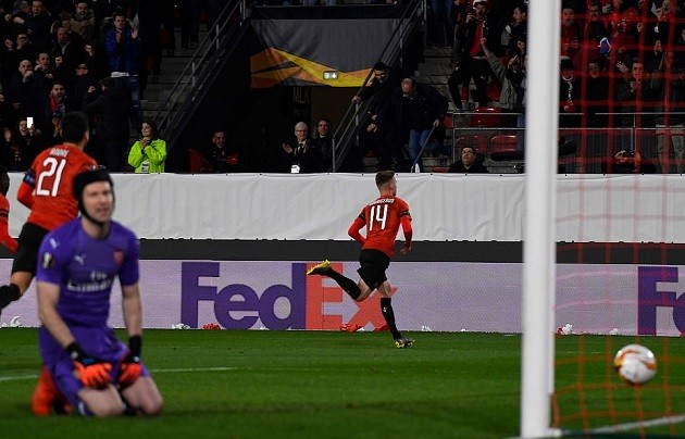 Sokratis lãnh thẻ đỏ và đây là thái độ khó tin của Emery với học trò - Bóng Đá