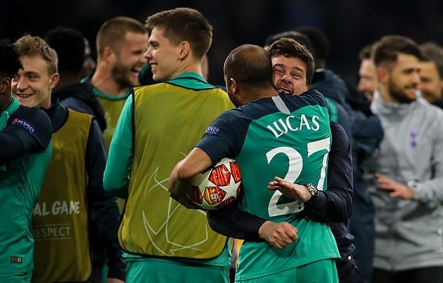 Ajax thua ngược: Khi nho vẫn còn xanh lắm! - Bóng Đá