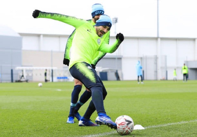 Cận cảnh tai nạn rùng mình khiến thủ thành Arsenal suýt thành 