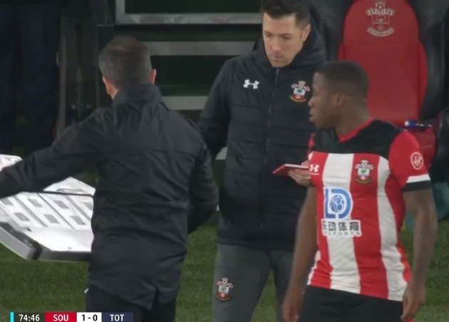 Jose Mourinho: I was rude to an idiot, says Tottenham manager after booking - Bóng Đá