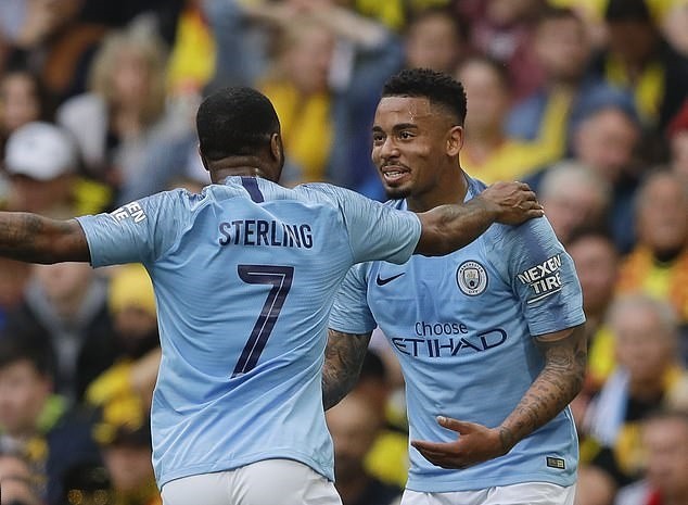 Các ngôi sao Tottenham vui đùa bên vợ và bạn gái trước CK C1 (Daily Mail) - Bóng Đá