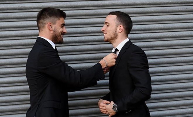 Roman Abramovich ăn mừng cùng các cầu thủ Chelsea - Bóng Đá