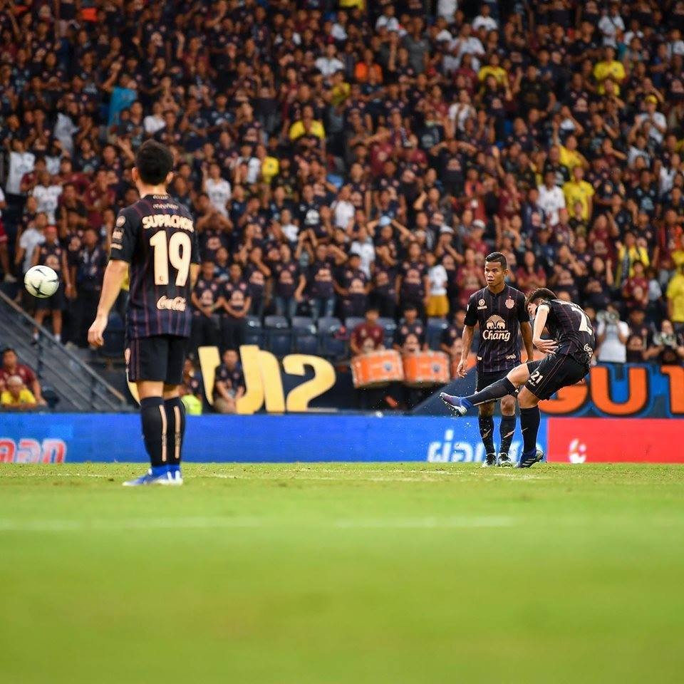 Lập siêu phẩm sút phạt, bước ngoặt của Xuân Trường tại Thai-League - Bóng Đá