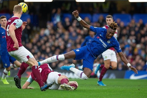 Những khoảnh khắc đẹp nhất vòng 22 NHA - Bóng Đá