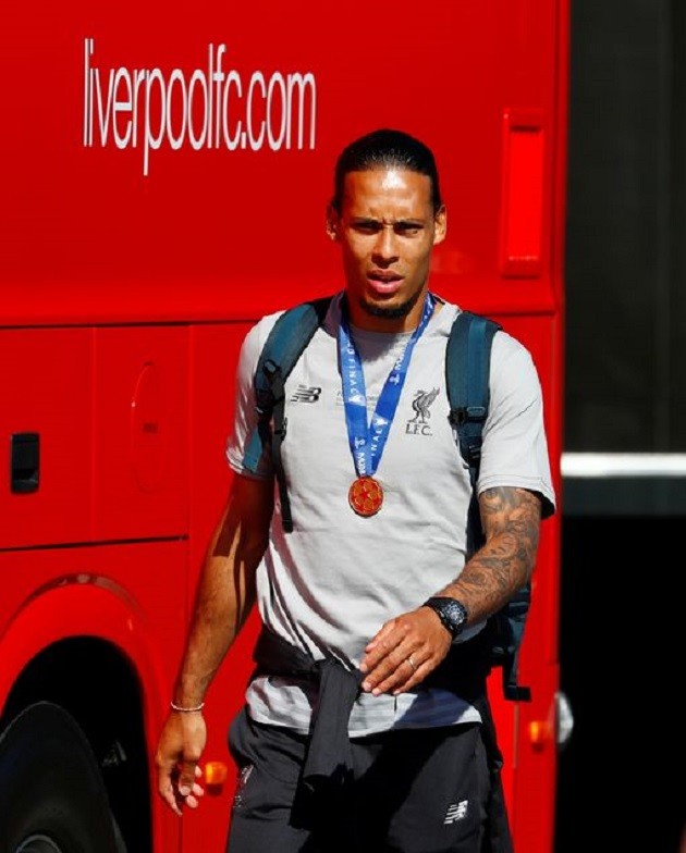 Liverpool mang cúp về nhà - Bóng Đá