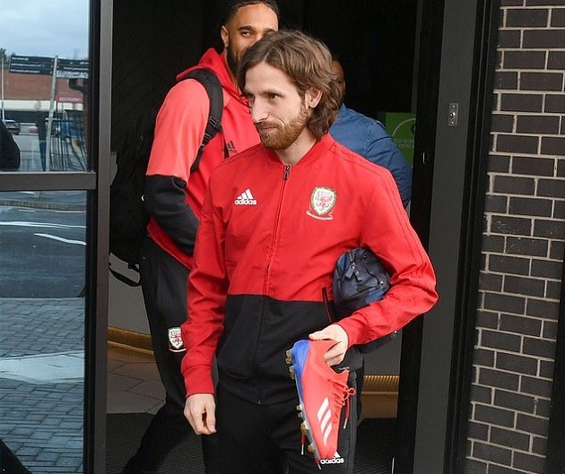 Anthony Martial and Luke Shaw return to Manchester United training ahead of Man City fixture - Bóng Đá