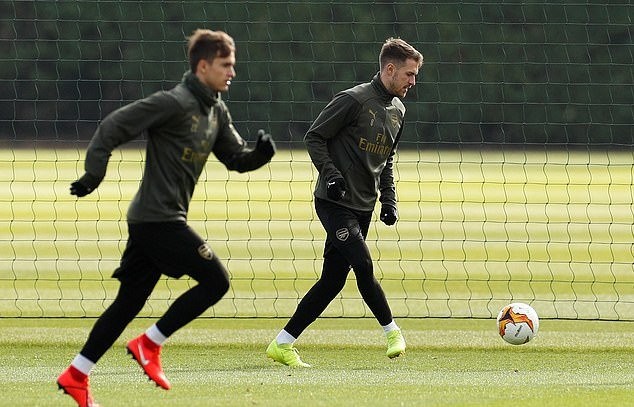 Fan Liverpool đốt pháo sáng - Bóng Đá