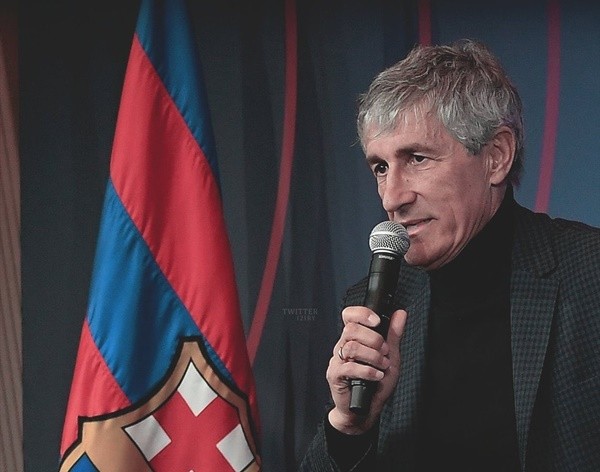 Tân HLV Barca phát biểu trong họp báo - Bóng Đá