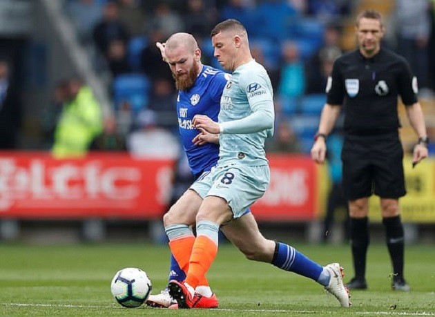 Khởi động kĩ càng, Hazard hụt hẫng thấy rõ khi bị Sarri 