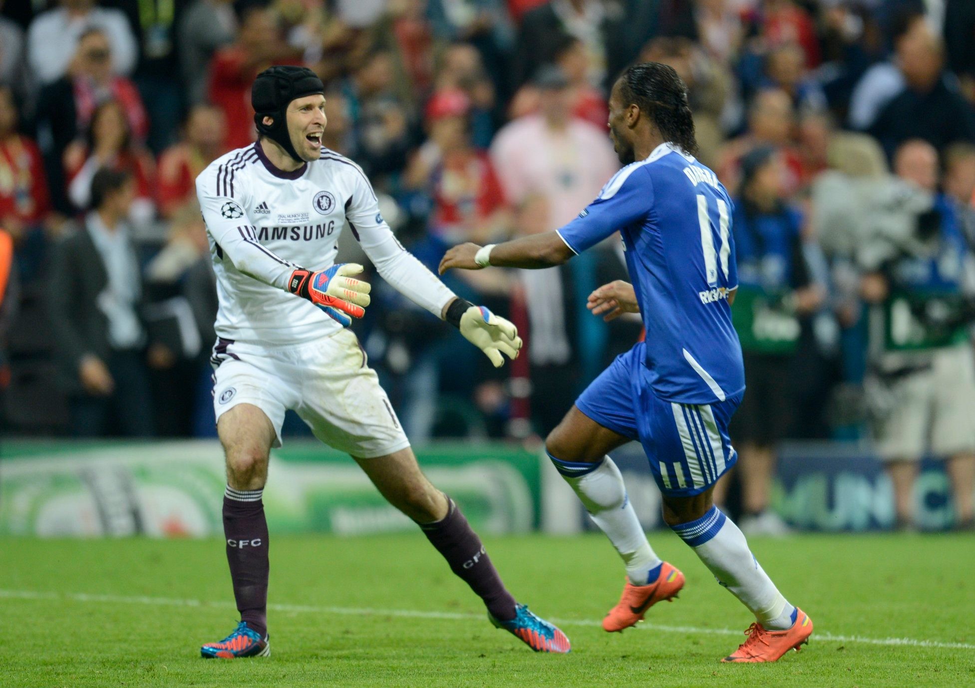 Chia tay sân cỏ, CR7 gặp người 5 lần vô địch thế giới tìm cảm hứng - Bóng Đá