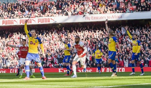 Juventus 'already planning to sell Aaron Ramsey' despite only signing Welsh star as a free agent in the summer after leaving Arsenal - Bóng Đá