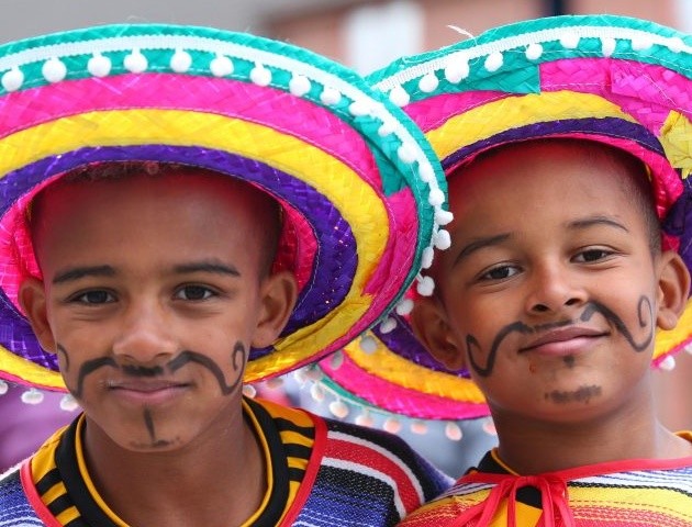 CĐV Wolverhampton mang mặt nạ đô vật ăn mừng mùa giải tuyệt vời - Bóng Đá