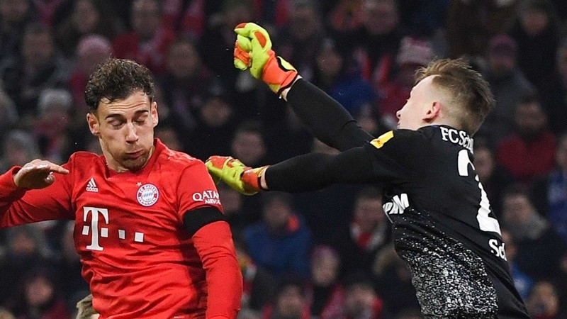 Thủ môn Schalke mắc sai lầm giúp Bayern thắng giòn giã - Bóng Đá