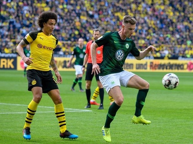 Bùng nổ ở phút bù giờ, Dortmund tái chiếm ngôi đầu bảng từ tay Bayern - Bóng Đá