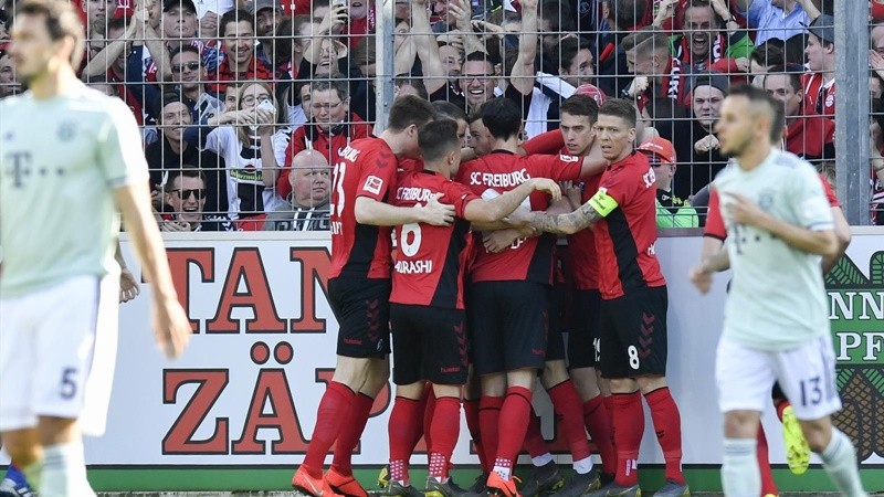 Hòa tai hại trên sân khách, Bayern mất ngôi đầu bảng vào tay Dortmund - Bóng Đá