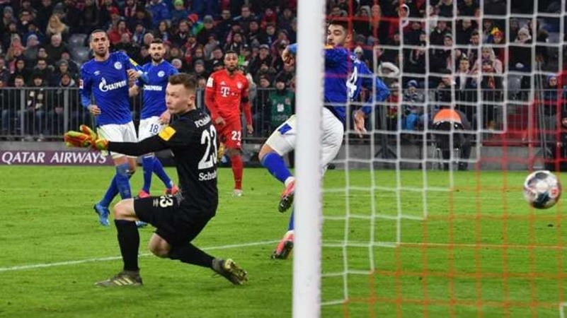 Thủ môn Schalke mắc sai lầm giúp Bayern thắng giòn giã - Bóng Đá