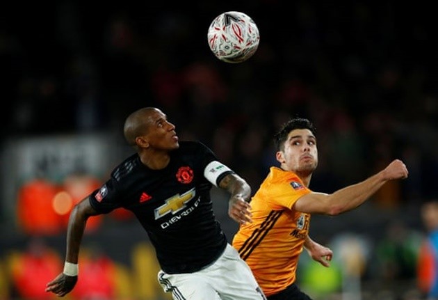 Đấu Man Utd, sát thủ Mexico chào hàng bằng kỹ thuật 
