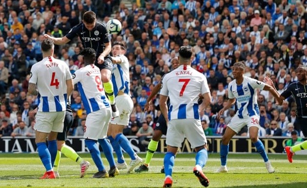 '1 pha đánh đầu không thể thoải mái hơn' - Bóng Đá