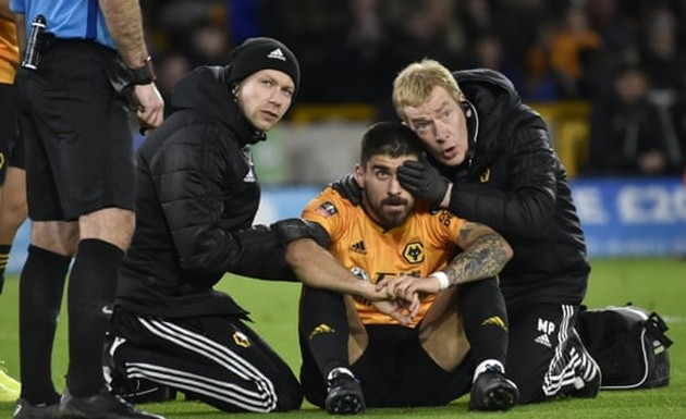 Đấu Man Utd, sát thủ Mexico chào hàng bằng kỹ thuật 