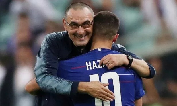 Chelsea gỡ băng rôn của Hazard khỏi Stamford Bridge - Bóng Đá