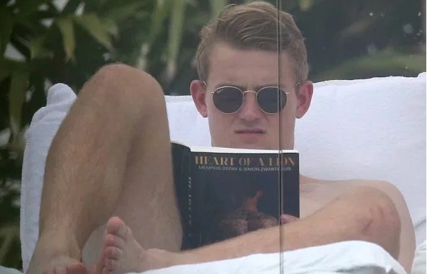 Đọc sách của Depay, De Ligt còn muốn tới Man Utd? - Bóng Đá