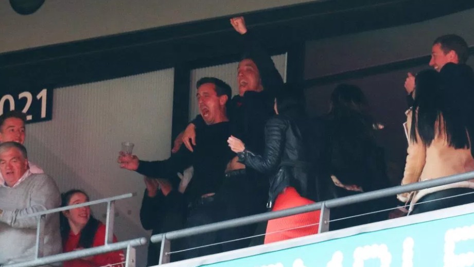 Đội bóng của các huyền thoại Man Utd lên hạng - Bóng Đá