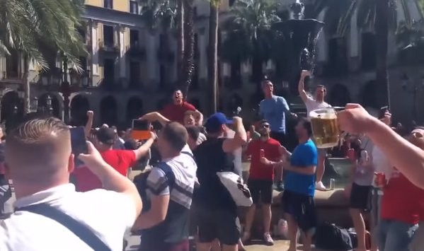 Liverpool chính thức lên tiếng về vụ hành hung tại Barcelona - Bóng Đá