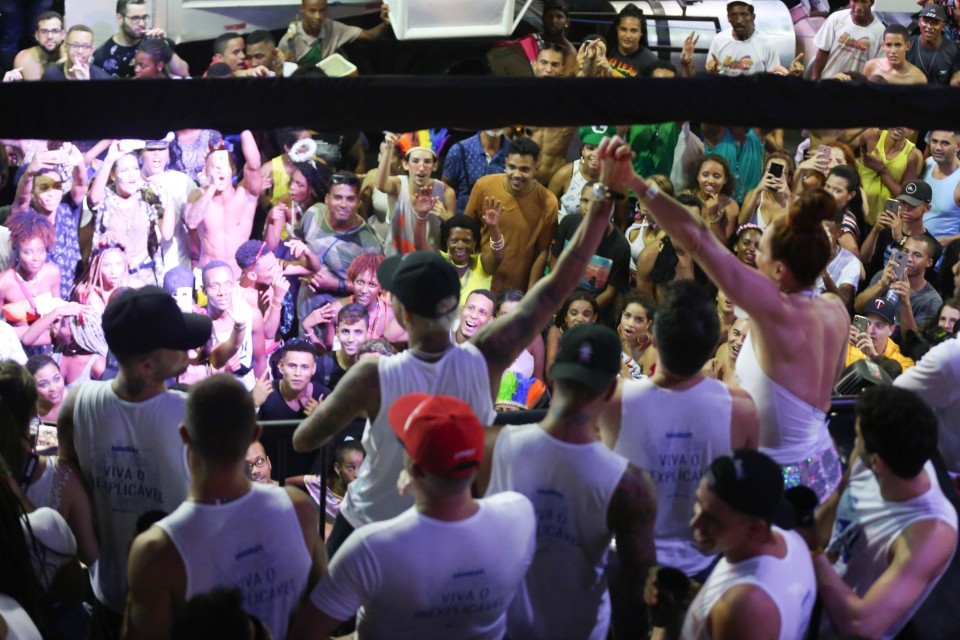 Mặc PSG triệu tập, Neymar vẫn vui vẻ đi quẩy - Bóng Đá