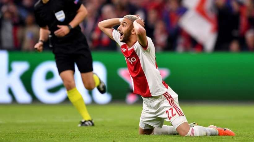 Đội hình tiêu biểu lượt về Champions League:  - Bóng Đá
