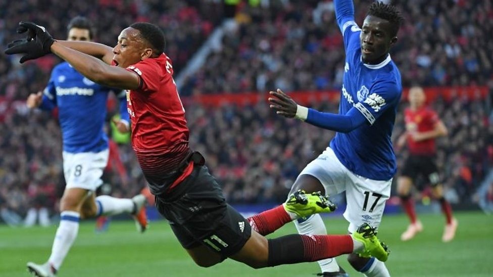 Vòng 35 Premier League: Quỷ Đỏ sẽ bị 