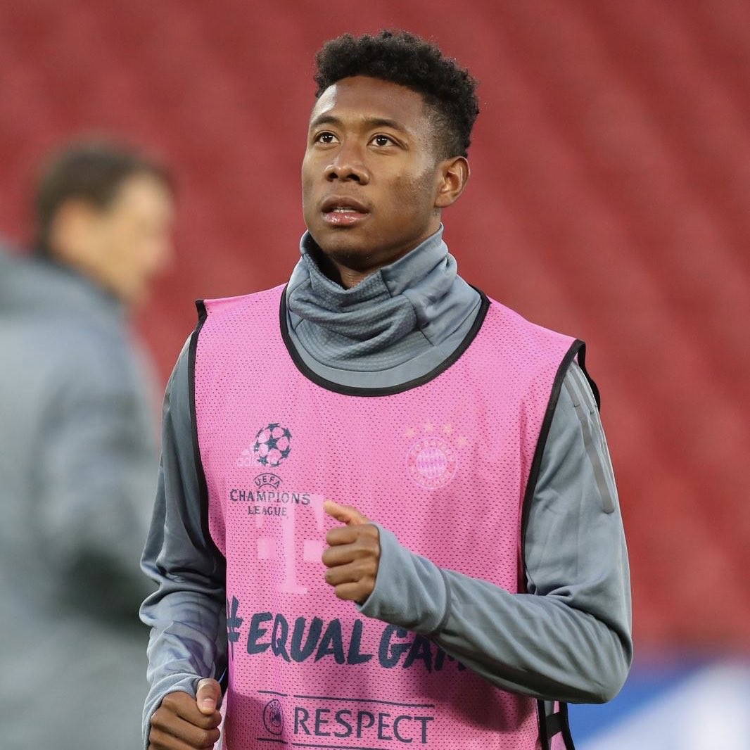 Bất ngờ với người Mustafi chạy đến cảm ơn sau pha làm dũng mãnh - Bóng Đá