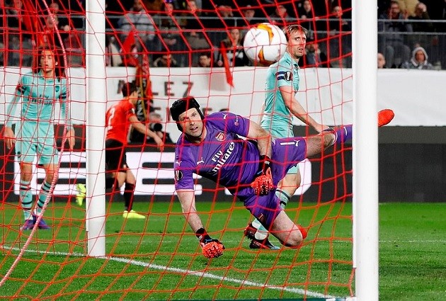 Sokratis lãnh thẻ đỏ và đây là thái độ khó tin của Emery với học trò - Bóng Đá